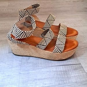 RESORT Raffia Chevron Print Wedges size 8.5